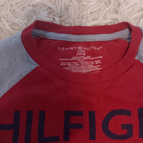 Tommy Hilfiger Boys Red / Navy Long Sleeve T-Shirt - Size L (16-18) - NWT - Picture 3 of 3